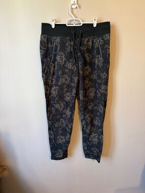 Floral Print Jogger Pants in Black and dark green